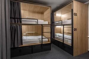 Хостел Kyiv hostel & hotel . Место в мужском 8-местном номере D (нижний) 1